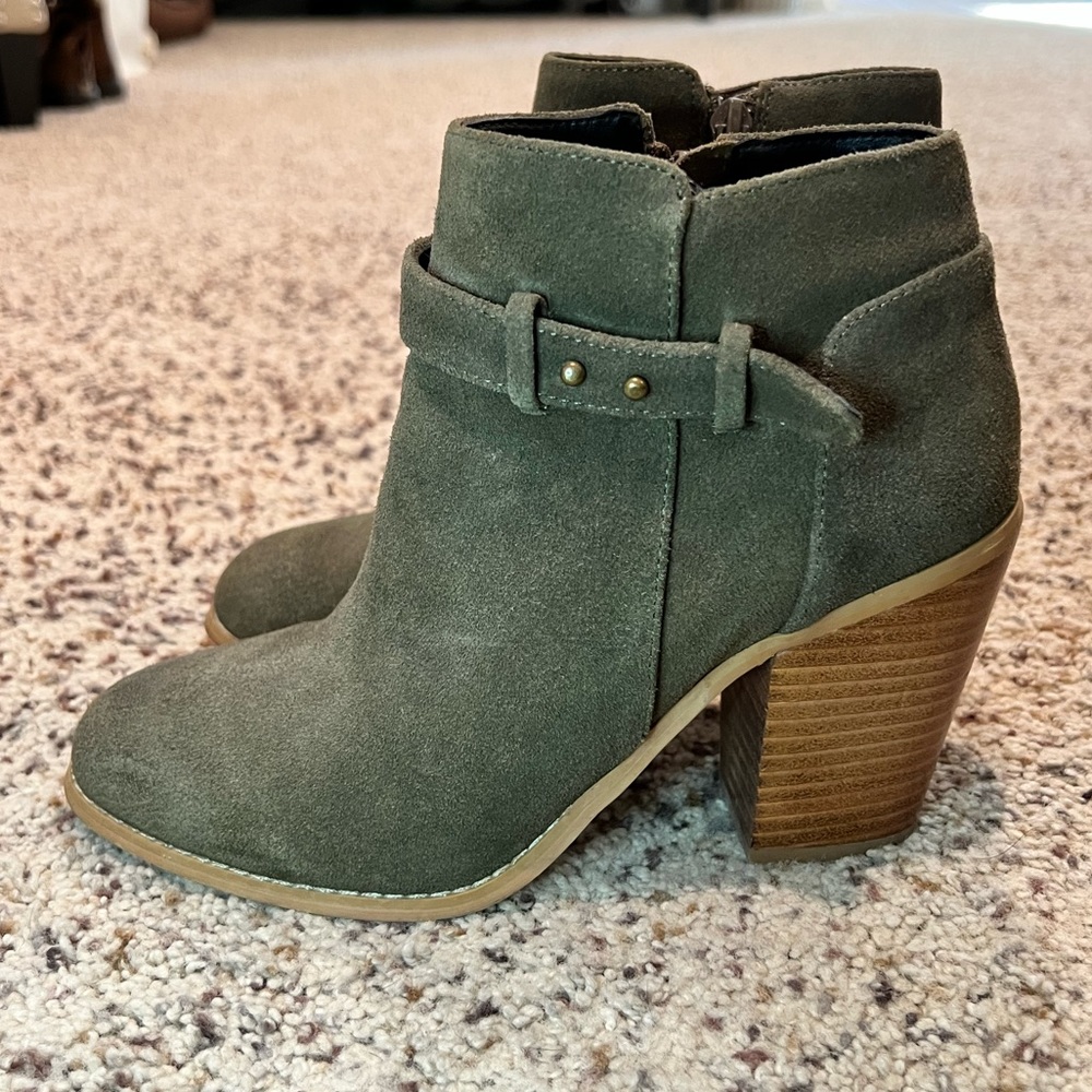Sole Society Suede bootie - Olive Green